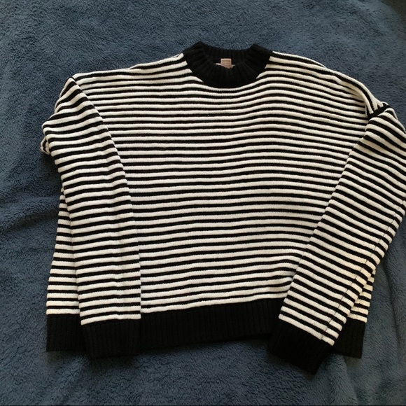 Forever21 contemporary striped sweater - Picture 3 of 4